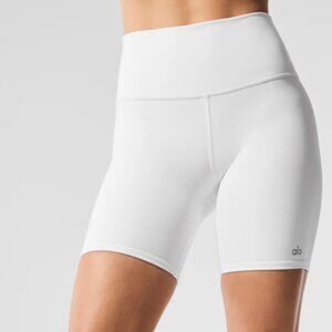 LIKE NEW Alo Bright White High-Waisted 7” Biker Shorts (XS)